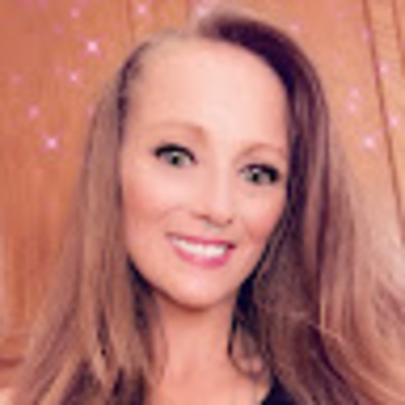 Meet your Posher, Erica - Picture 1 of 1